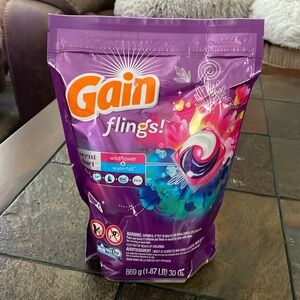 Gain Flings 4 in 1 Laundry Pods- Wildflower-Waterfall Scent